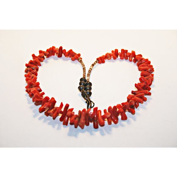 Vintage Native American Red Coral and Sterling Silver Hogan Bead Necklace - Picture 9 of 9